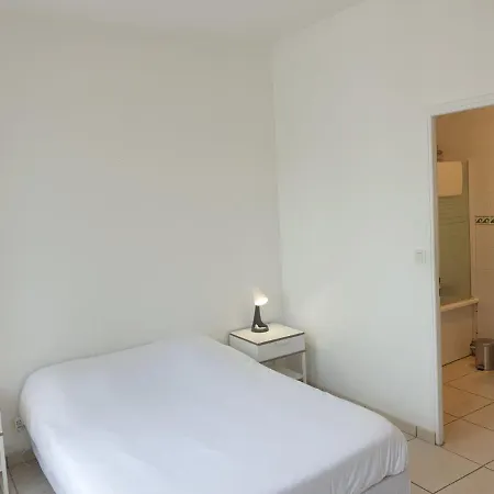 Hébergement de vacances Maison 150m2 Jardin A Louer En Entier, Centre Chartrons, 3 3 Salles De Bains 1 Canape-lit Llllnumero De Telephone Dans L'annonce Si Questionlll