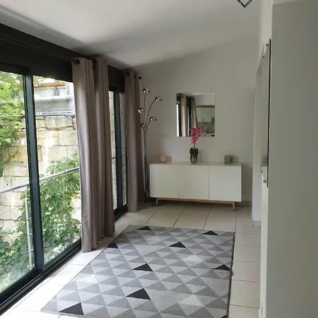 Maison 150m2 Jardin A Louer En Entier, Centre Chartrons, 3 3 Salles De Bains 1 Canape-lit Llllnumero De Telephone Dans L'annonce Si Questionlll Hébergement de vacances Bordeaux