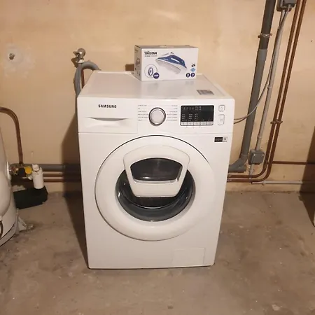Maison 150m2 Jardin A Louer En Entier, Centre Chartrons, 3 3 Salles De Bains 1 Canape-lit Llllnumero De Telephone Dans L'annonce Si Questionlll Hébergement de vacances *